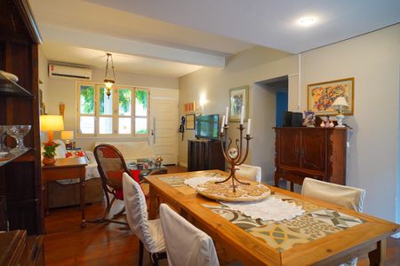 Casa à venda com 425m², 5 quartos e 2 vagasSala