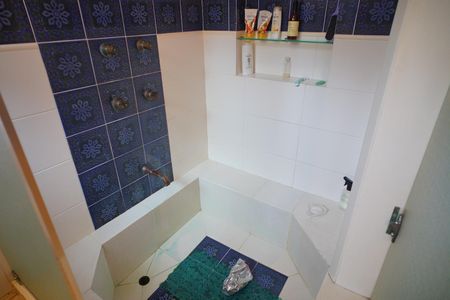 Casa à venda com 425m², 5 quartos e 2 vagasBanheiro suíte 