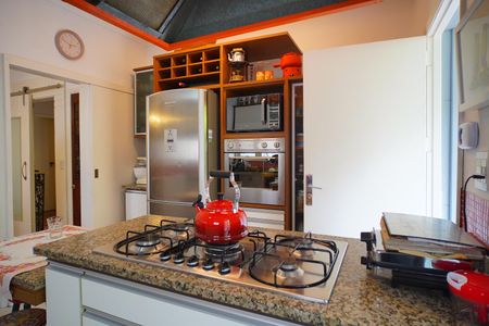 Casa à venda com 425m², 5 quartos e 2 vagasCozinha 