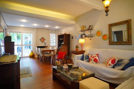 Casa à venda com 425m², 5 quartos e 2 vagasSala