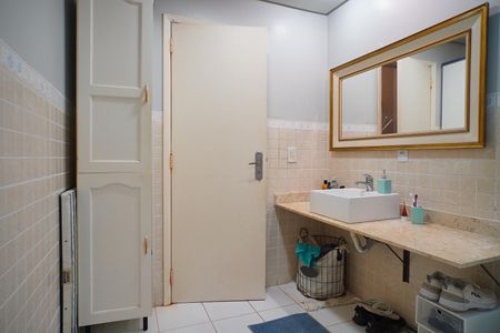 Casa à venda com 425m², 5 quartos e 2 vagasBanheiro 