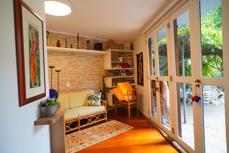 Casa à venda com 425m², 5 quartos e 2 vagasSala