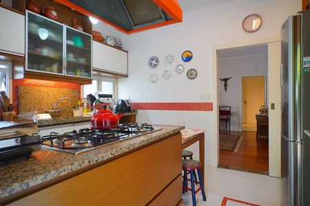 Casa à venda com 425m², 5 quartos e 2 vagasCozinha 