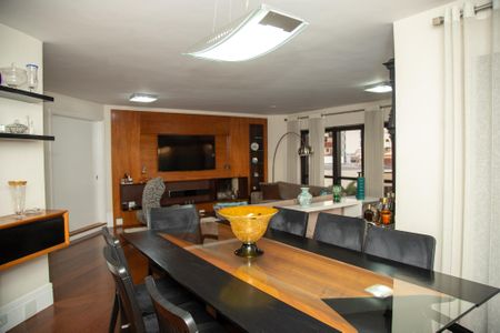 Apartamento à venda com 220m², 3 quartos e 3 vagas Apartamento à venda com 220m², 3 quartos e 3 vagasSala