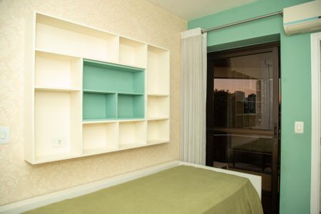 Apartamento à venda com 220m², 3 quartos e 3 vagas Apartamento à venda com 220m², 3 quartos e 3 vagasQuarto 2 - Suíte