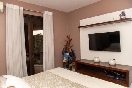 Apartamento à venda com 220m², 3 quartos e 3 vagas Apartamento à venda com 220m², 3 quartos e 3 vagasQuarto Suíte