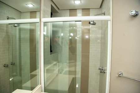 Apartamento à venda com 220m², 3 quartos e 3 vagas Apartamento à venda com 220m², 3 quartos e 3 vagasBanheiro da Suíte 2