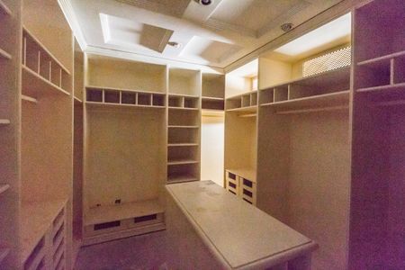 Casa de condomínio para alugar com 1700m², 6 quartos e 10 vagasCloset da suíte