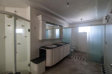 Casa de condomínio para alugar com 1700m², 6 quartos e 10 vagasBanheiro da Suíte