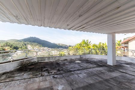 Casa de condomínio para alugar com 1700m², 6 quartos e 10 vagasVaranda