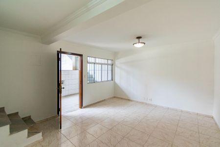 Casa para alugar com 90m², 2 quartos e 2 vagasSala