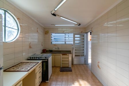 Casa para alugar com 90m², 2 quartos e 2 vagasCozinha