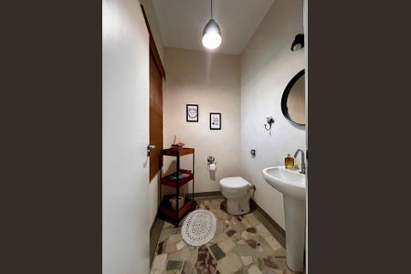 Casa para alugar com 247m², 4 quartos e 6 vagasLavabo