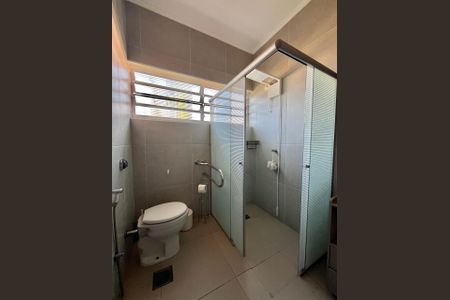Casa para alugar com 247m², 4 quartos e 6 vagasBanheiro Social
