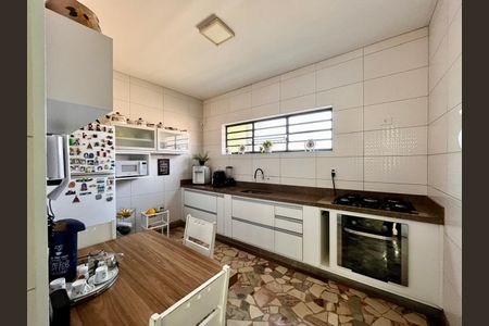 Casa para alugar com 247m², 4 quartos e 6 vagasCozinha