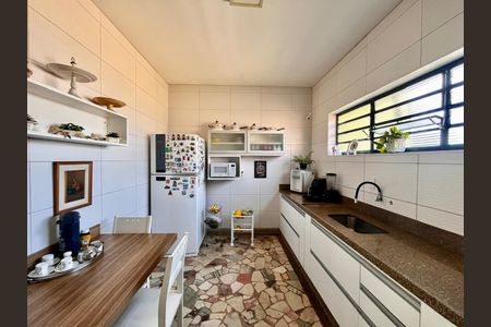 Casa para alugar com 247m², 4 quartos e 6 vagasCozinha