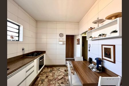 Casa para alugar com 247m², 4 quartos e 6 vagasCozinha