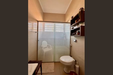 Casa para alugar com 247m², 4 quartos e 6 vagasBanheiro da Suíte