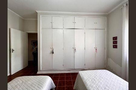 Casa para alugar com 247m², 4 quartos e 6 vagasQuarto 2