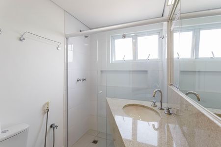 Apartamento para alugar com 107m², 2 quartos e 1 vaga Apartamento para alugar com 107m², 2 quartos e 1 vagaBanheiro da Suíte
