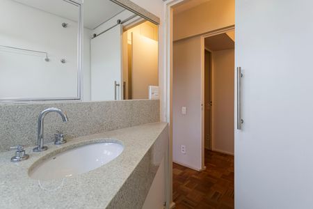 Apartamento para alugar com 107m², 2 quartos e 1 vaga Apartamento para alugar com 107m², 2 quartos e 1 vagaBanheiro da Suíte