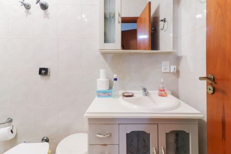 Casa de condomínio à venda com 200m², 3 quartos e 3 vagas Casa de condomínio à venda com 200m², 3 quartos e 3 vagasBanheiro da Suite