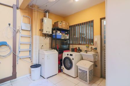 Casa de condomínio à venda com 200m², 3 quartos e 3 vagas Casa de condomínio à venda com 200m², 3 quartos e 3 vagasLavanderia