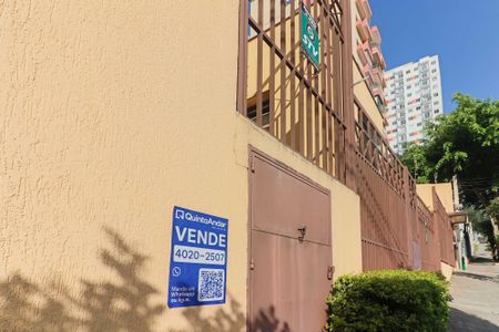 Casa de condomínio à venda com 200m², 3 quartos e 3 vagas Casa de condomínio à venda com 200m², 3 quartos e 3 vagasPlaca