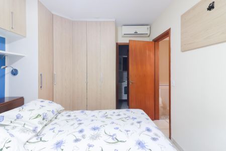 Casa de condomínio à venda com 200m², 3 quartos e 3 vagas Casa de condomínio à venda com 200m², 3 quartos e 3 vagasSuite