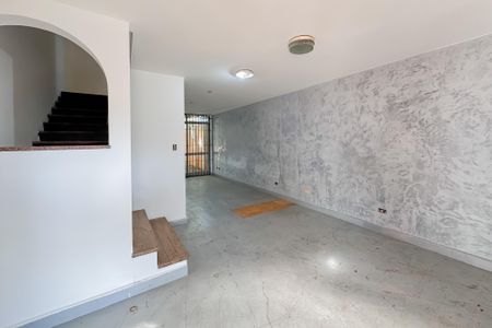 Casa à venda com 167m², 4 quartos e sem vagaSala - Térreo