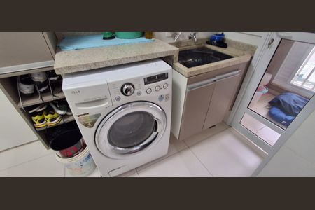 Casa à venda com 151m², 4 quartos e 3 vagas Casa à venda com 151m², 4 quartos e 3 vagasÁrea de Serviço