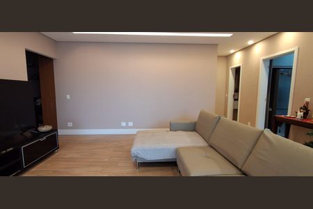 Casa à venda com 151m², 4 quartos e 3 vagas Casa à venda com 151m², 4 quartos e 3 vagasSala