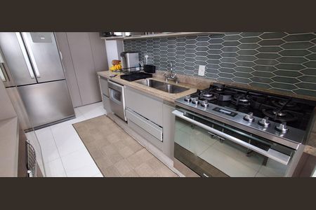 Casa à venda com 151m², 4 quartos e 3 vagas Casa à venda com 151m², 4 quartos e 3 vagasCozinha