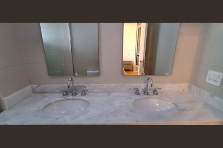 Casa à venda com 151m², 4 quartos e 3 vagas Casa à venda com 151m², 4 quartos e 3 vagasBanheiro Suíte 1