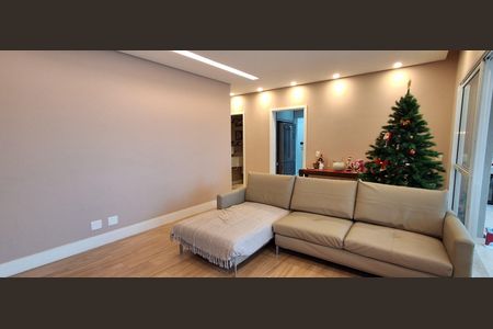 Casa à venda com 151m², 4 quartos e 3 vagas Casa à venda com 151m², 4 quartos e 3 vagasSala