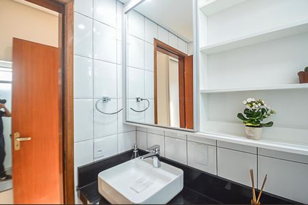 Apartamento à venda com 112m², 4 quartos e 2 vagas Apartamento à venda com 112m², 4 quartos e 2 vagasBanheiro da Suíte