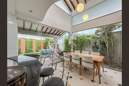 Casa à venda com 205m², 3 quartos e 4 vagas