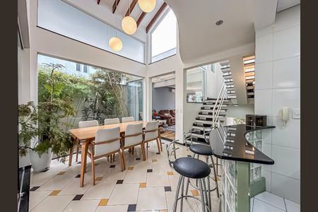 Casa à venda com 205m², 3 quartos e 4 vagas