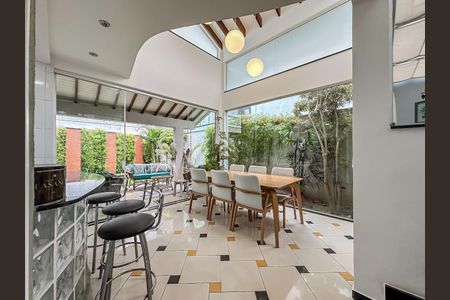 Casa à venda com 205m², 3 quartos e 4 vagas