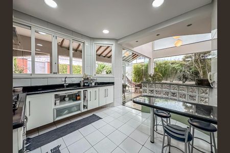 Casa à venda com 205m², 3 quartos e 4 vagas