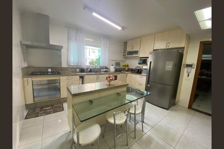 Casa à venda com 285m², 3 quartos e 4 vagas