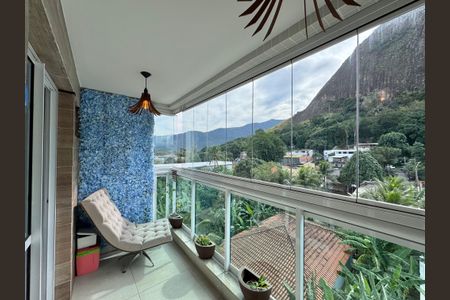 Apartamento à venda com 126m², 3 quartos e 2 vagasVaranda