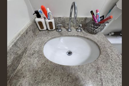 Apartamento à venda com 126m², 3 quartos e 2 vagasSuíte 1 - Banheiro