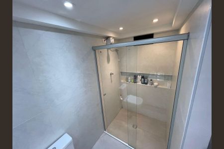 Apartamento à venda com 70m², 2 quartos e 2 vagas Apartamento à venda com 70m², 2 quartos e 2 vagasBanheiro da Suíte 1