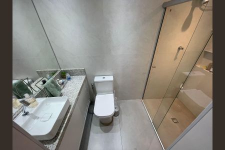 Apartamento à venda com 70m², 2 quartos e 2 vagas Apartamento à venda com 70m², 2 quartos e 2 vagasBanheiro da Suíte 2