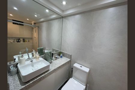 Apartamento à venda com 70m², 2 quartos e 2 vagas Apartamento à venda com 70m², 2 quartos e 2 vagasBanheiro