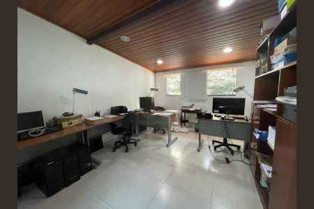 Casa à venda com 252m², 4 quartos e 2 vagas