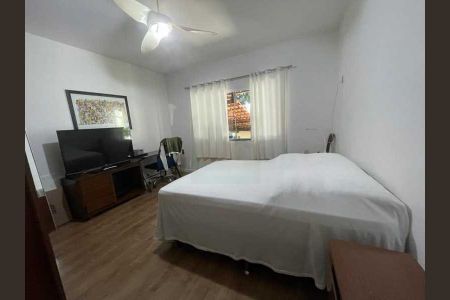 Casa à venda com 252m², 4 quartos e 2 vagas