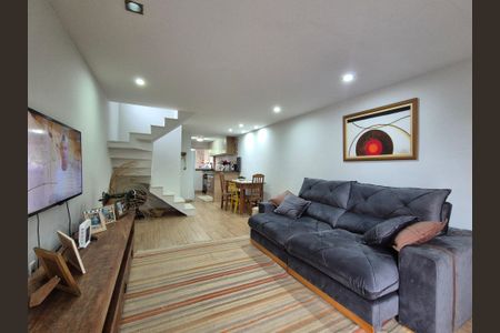 Casa de condomínio à venda com 100m², 2 quartos e 2 vagasSala