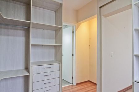 Apartamento para alugar com 53m², 1 quarto e 1 vaga Apartamento para alugar com 53m², 1 quarto e 1 vagaCloset da suíte